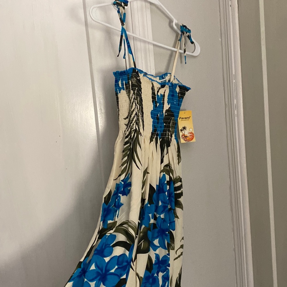 Hawaiian dress from Kauai HI. Brand new one size
